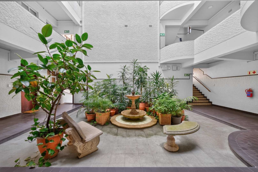1 Bedroom Property for Sale in Sea Point Western Cape